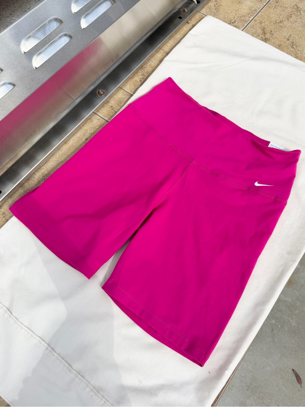 NWT Nike Size Large Women's Magenta Performance Bike Gym Running Shorts